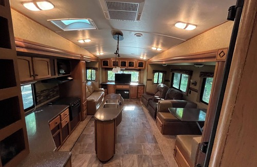 Strathclair House | Swan - Camper at Sunset Bay
