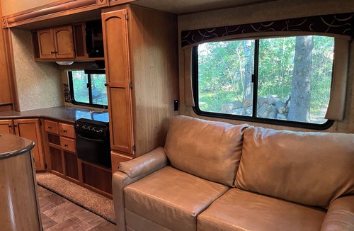 Strathclair House | Swan - Camper at Sunset Bay