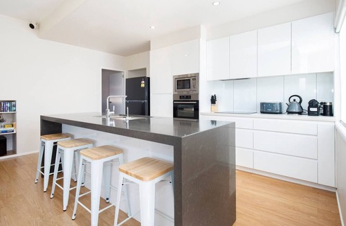 Swan Bay Cottage | Swan Cottage Port Stephens Waterfront Solace