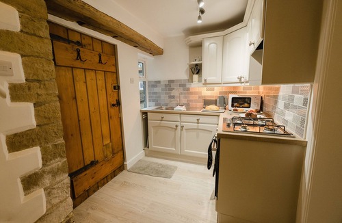 Marsden House | Swan Cottage, Village Centre