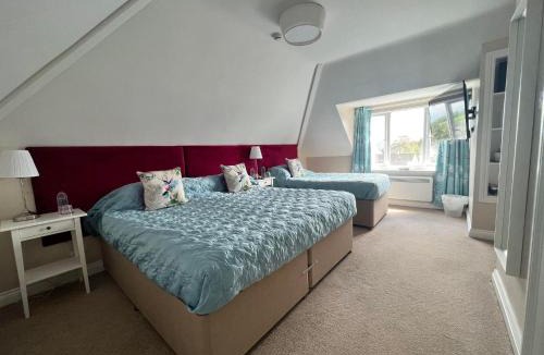 Ozleworth Hotel | Swan Hotel