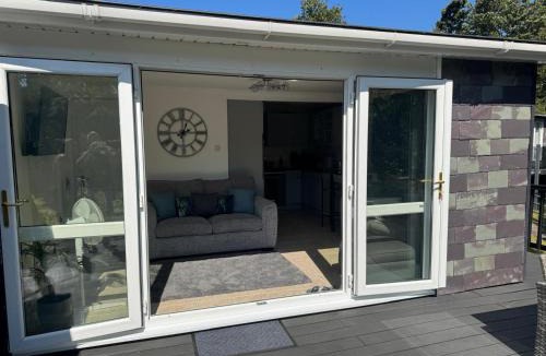 Bont Newydd Apartment | Swan lake lodge