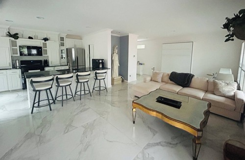 Galloway House | Swan Lake Resort Rentals