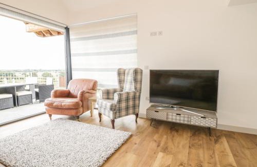 Wedmore House | Swan Lodge Castle Farm