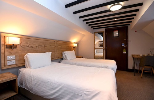 Thatcham Hotel | Swan, Thatcham by Marston’s Inns