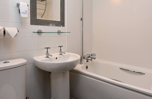 Thatcham Hotel | Swan, Thatcham by Marston’s Inns