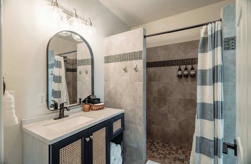 Historic Railroad District House | Swank Boutique Suites | Double Shower