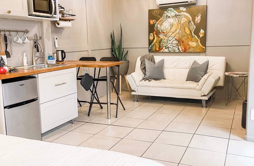 Historic Railroad District Apartment | Swank House -Downtown Suite- Pet Friendly