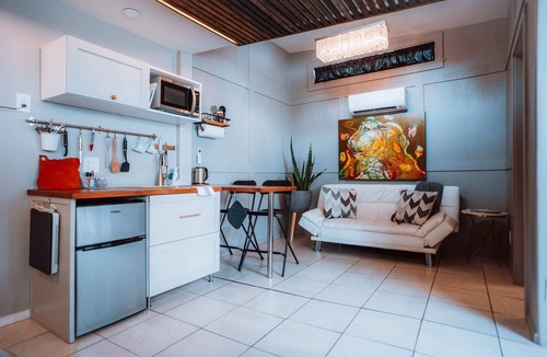 Historic Railroad District Apartment | Swank House -Downtown Suite- Pet Friendly