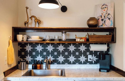 Historic Railroad District House | Swank Suites | King with Lux Tub