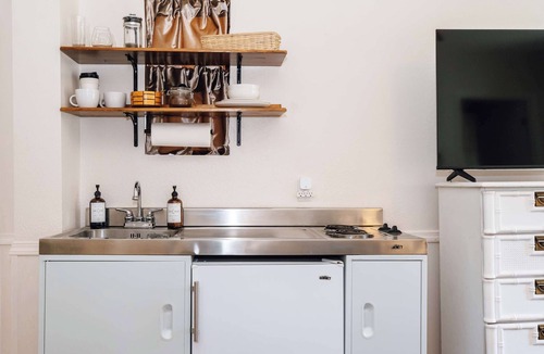 Historic Railroad District House | Swank Suites | King with Lux Tub