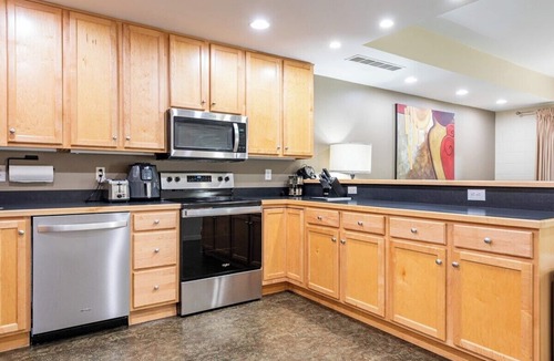 Highlands Condo | Swanky 2 LEVEL CONDO WALK TO ALL in The Highlands!
