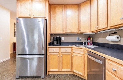 Highlands Condo | Swanky 2 LEVEL CONDO WALK TO ALL in The Highlands!