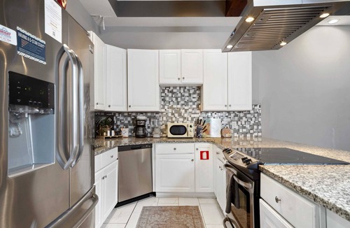 Smoketown Jackson House | Swanky 3 Bedroom/2.5 Bath with King Bed, Parking
