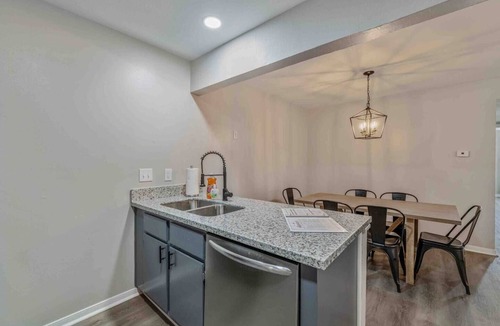 Southwood Valley Apartment | Swanky AgPad - less than 10 min to Kyle field
