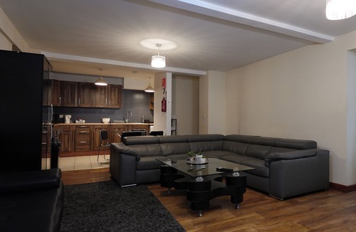 Old Trafford Apartment | Swanky Apartment