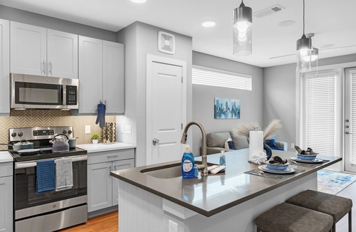 Fort Worth Apartment | Swanky Cozy 1-bedroom apartment w/fitness room, pool,WIFI in fabulous Fort Worth