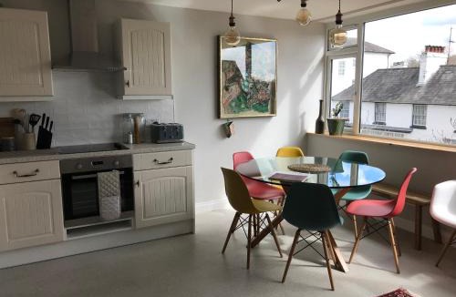 Uckfield Apartment | Swanky & Spacious Luxury 3 Bed