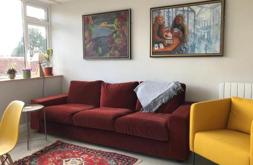 Uckfield Apartment | Swanky & Spacious Luxury 3 Bed