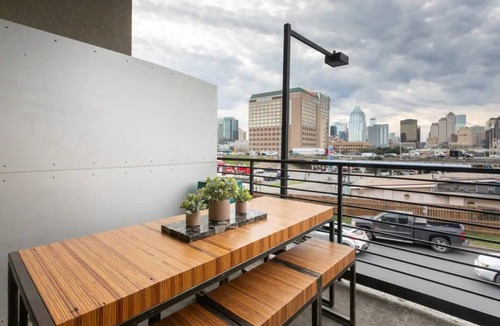East Cesar Chavez House | Swanky Townhome