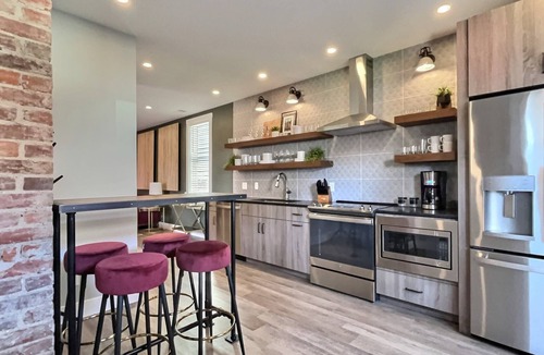 Cherokee Triangle House | Swanky & Upbeat Suites @ Bungalou + Bourbon Bar