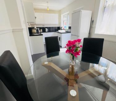 Cradley House | SwankyHome4Groups/Contractors/M5