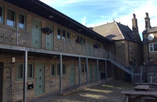 Meltham Apartment | Swans Nest