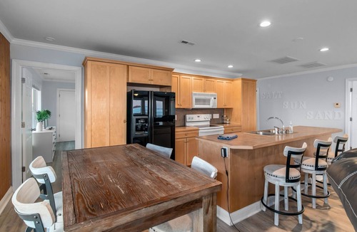 Swansboro Apartment | Swansboro's "Seaside Bliss" Apartment! ★Epic Sunsets★Walk Everywhere! ★Dock
