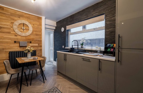 St. Thomas House | Swansea Waterfront View Windmill Terrace