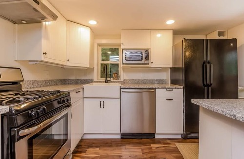 Marblehead Apartment | Sweeping Harbor Views, Private Deck, Historic District, Walk To Everything!