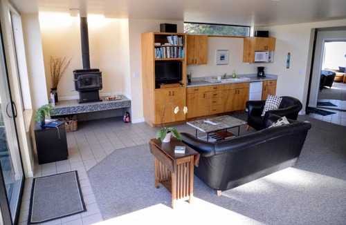 Mendocino Apartment | SWEEPING OCEAN FRONT VIEW, PRIVATE & SECLUDED - Cove Suite
