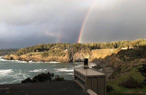 Mendocino Apartment | SWEEPING OCEAN VIEWS - bar none. Over 365 5 star reviews, everyone comes back.