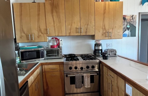 Long Island House | Sweeping ocean views on Sky Walk. Renovated 2023, open floor plan. pets ok