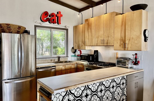 Long Island House | Sweeping ocean views on Sky Walk. Renovated 2023, open floor plan. pets ok