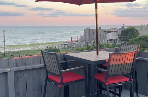 Long Island House | Sweeping ocean views on Sky Walk. Renovated 2023, open floor plan. pets ok