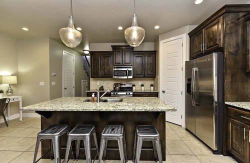 St. George House | Sweeping Red Rock Views - 4BR close to Pool & Hot Tub