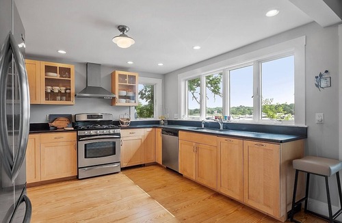 Gloucester House | Sweeping saltmarsh & river views, birdwatching, great restaurants, cozy peace.