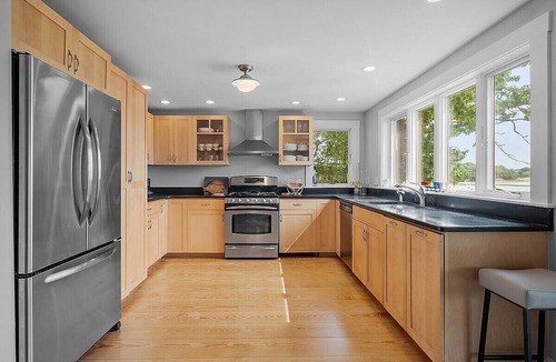 Gloucester House | Sweeping saltmarsh & river views, birdwatching, great restaurants, cozy peace.