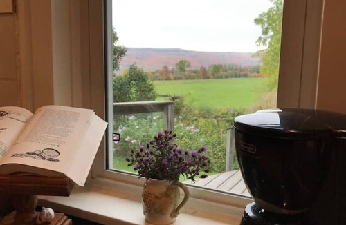 Grey Highlands House | Sweeping Views - Beaver Valley Farmhouse & Pool