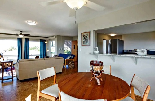 Kahala House | Sweeping Views, Spacious , 1200sf, Apartment