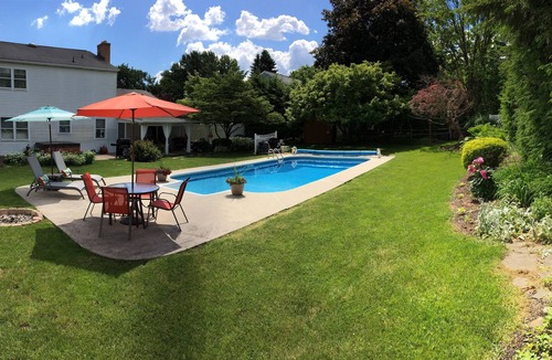 Palmyra House | Sweet Backyard Oasis!