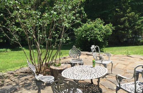 Cornwall Bridge House | Sweet Beehive Cottage/Berkshire Foothills. Minimum 15 days