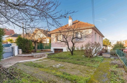 Bourroches Condo | Sweet Burgundy Villa