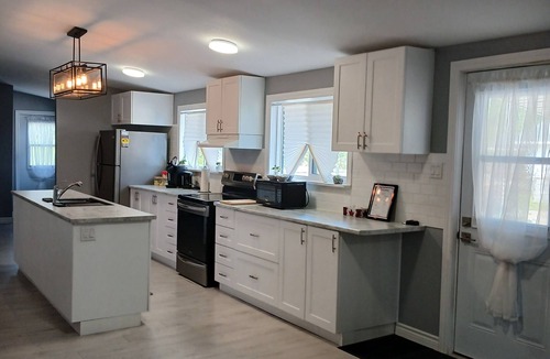 Elliot Lake House | Sweet Central Stay in Elliot Lake