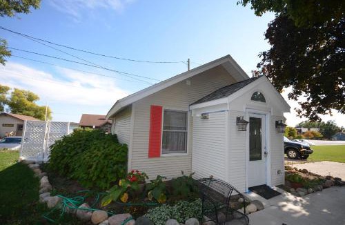 Suttons Bay House | Sweet Cherry "Coral Shutter"