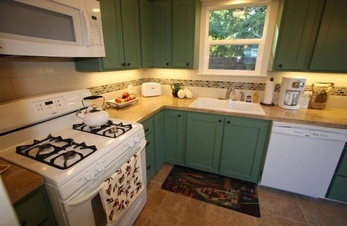 Bouldin House | Sweet & comfortable 2/1 Bouldin home.Walk to food trailers,Zilker/Barton Springs