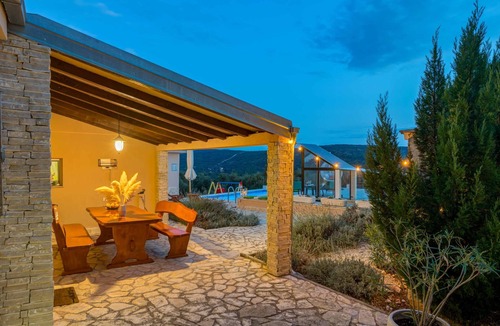 Podglavica Villa | Sweet Coral - Three Bedroom Villa, Sleeps 6