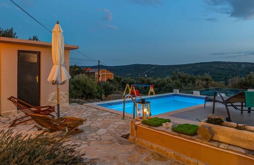 Podglavica Villa | Sweet Coral - Three Bedroom Villa, Sleeps 6