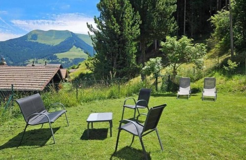 Troistorrents Apartment | Sweet & Cosy Chalet in the heart of the Swiss Alps