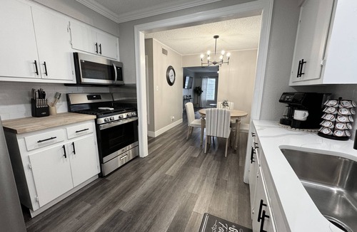 Taylor House | Sweet & Cozy Home in Taylor
